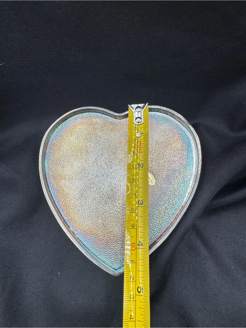 Source Unknown Heart-Shaped Jewelry Box with Gold Bow